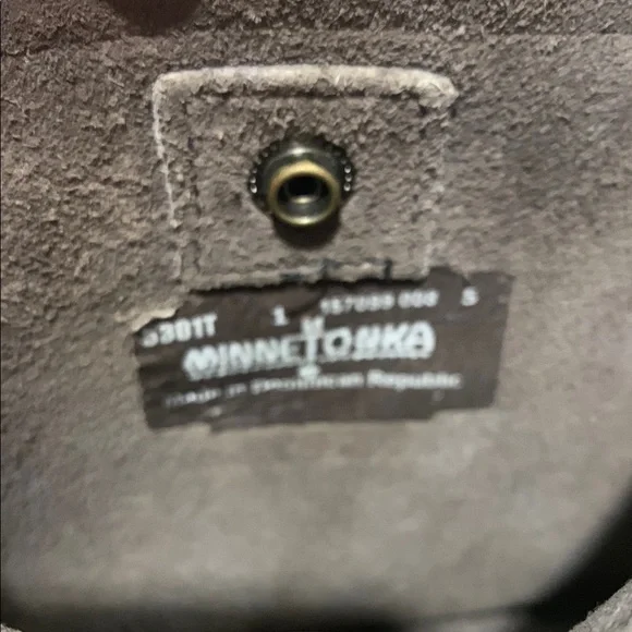 Minnetonka Gray Fringe Suede Crossbody Western/Coastal Cowgirl Festival Staple - Picture 2 of 5